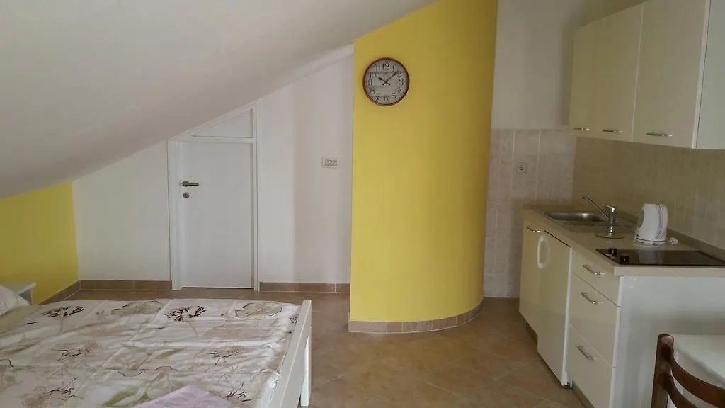 Apartments Mirela 0*, Porec Croatia